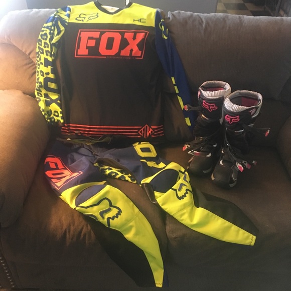 FOX RIDING GEAR!! - Picture 3 of 5